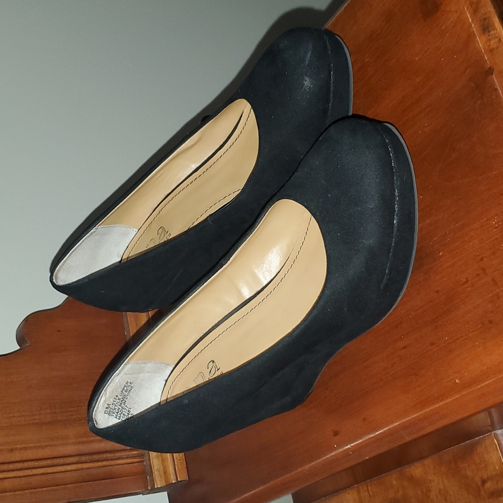 ANA Closed Toed Wedge